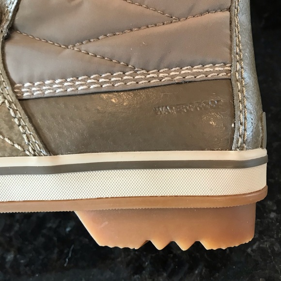 New Sorel Tofino II Boot, Khaki Waterproof Winter Boots, Gold Faux Fur Glam Boot - Picture 15 of 16